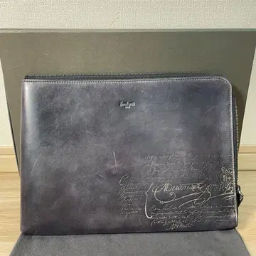 벨루티 니노 GM 하프 캘리그래피 클러치백 벨루티