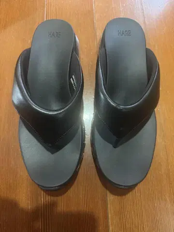 HARE 블랙 샌들 새상품