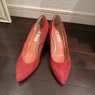 DIANA 레드 스웨이드 펌프스
