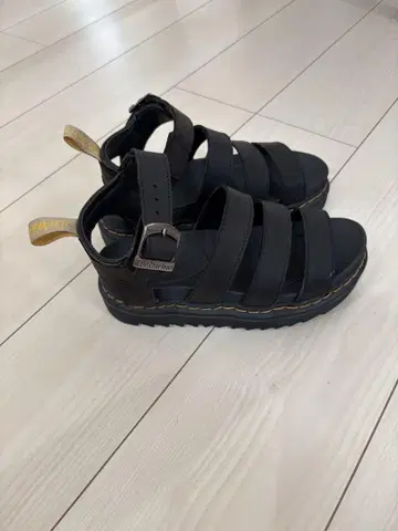 Dr.Martens 블랙 샌들 4.5 UK
