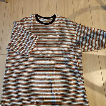 다중 경계 편안한 핏 티셔츠  ovy