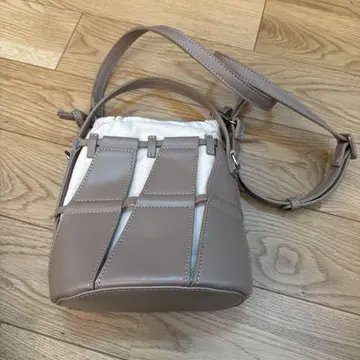 자라 숄더백 새상품급