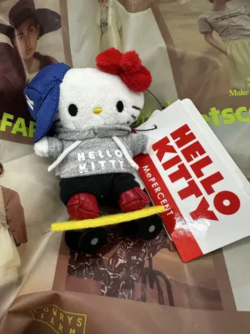 헬로키티 로리즈팜 봉제 인형 스케이트보드 포함
