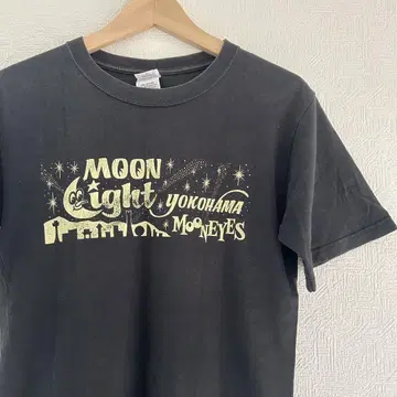 문 아이즈 티셔츠