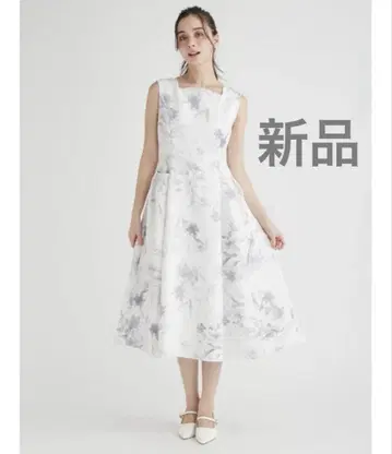 새상품 셀포드 스칼라 넥 핏 & 플레어 원피스 그레이 플라워