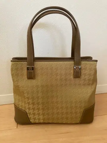 베이지 핸드백 미사용 새상품 밀라 쇤