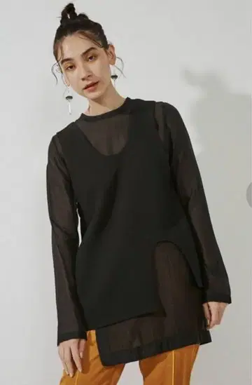 UN3D. 라운드 컷 시어 탑