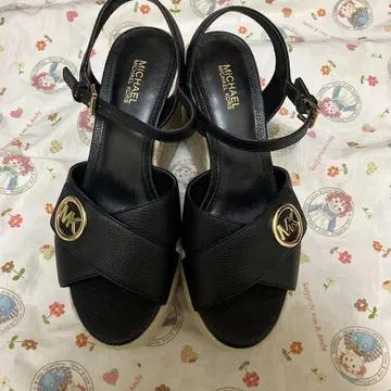 마이클코어스 MICHAELKORS 웨지솔 샌들 블랙 새상품 23.5