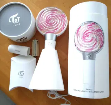 TWICE의 초기 응원봉 CANDYBONG
