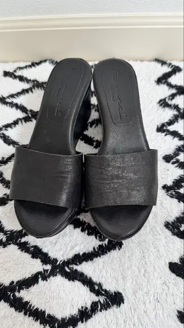 블랙 슬라이드 샌들 힐 8cm
