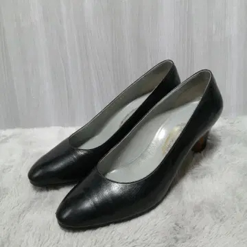 긴자 요시노야 블랙 23 펌프스