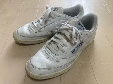 리복 CLUB C 화이트 스니커즈