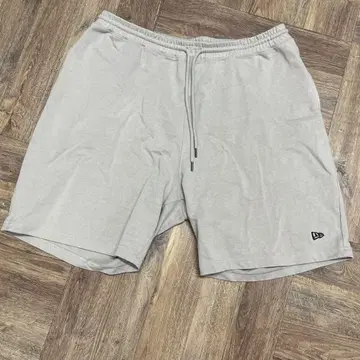 뉴에라 샌드 베이지 숏 팬츠 사이즈 2XL