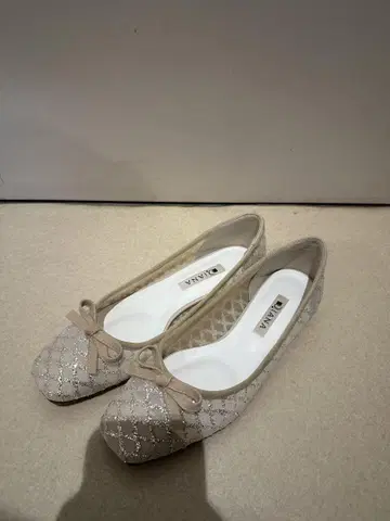 리본 포함 베이지 플랫 슈즈 23cm