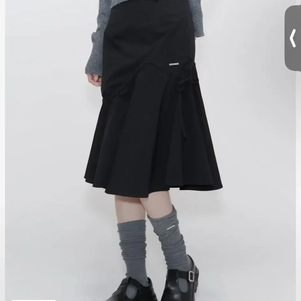 Miseki Seoul Unbalanced Flow Mini Skirt on Bunjang Global Site.