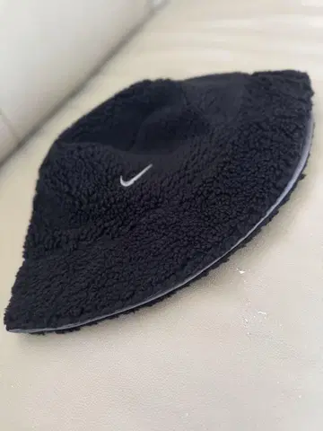 나이키 스포츠 웨어 리버서블 플리스 버킷 햇 보아 블랙