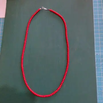 화이트 하트 비즈 목걸이
