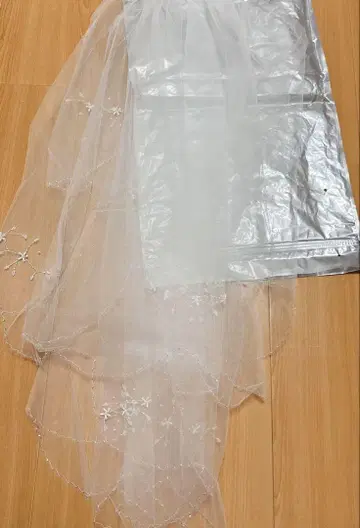 클라우디아 웨딩 베일 비즈 화이트 웨딩 베일