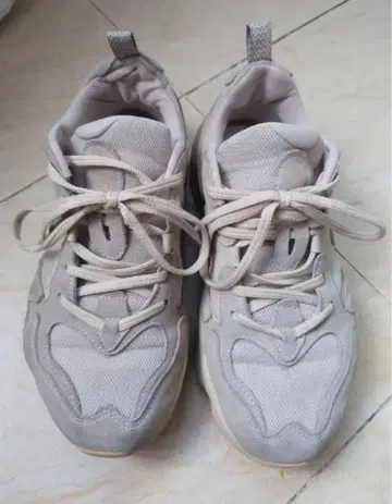 그레이 스니커즈 메쉬 스웨이드