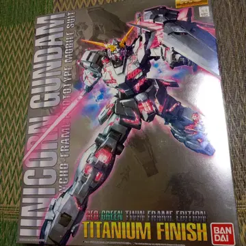 MG1/100 유니콘 건담 (레드/그린 트윈 프레임 에디션)