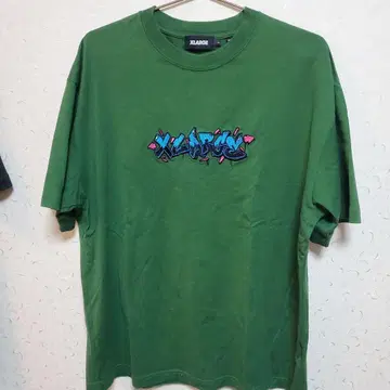 X-LARGE 그래피티 자수 티셔츠