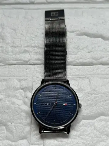 Tommy Hilfiger 네이비 메쉬 시계