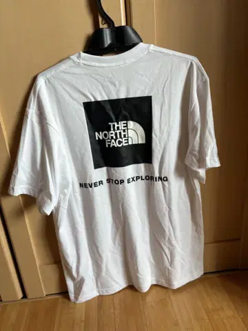 THE NORTH FACE 화이트 티셔츠 L 사이즈