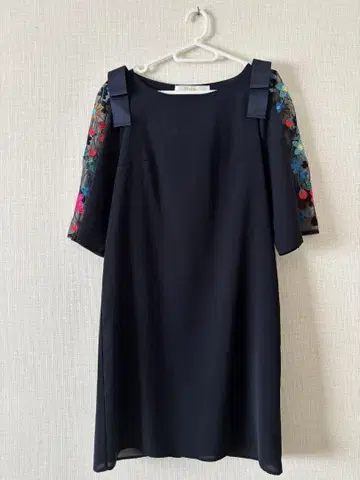 tocco 블랙 자수 A 라인 원피스