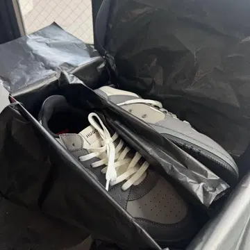 HUGO BOSS 텍스처드 트림 믹스 재료 스니커즈
