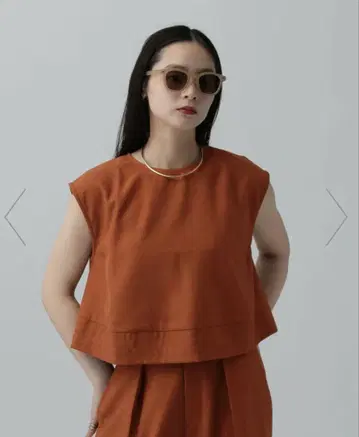 린넨 블렌드 슬리브리스 블라우스 렙심
