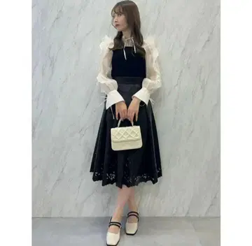 택 포함 새상품 dazzlin 다즐린 펀칭 가죽 스커트 블랙