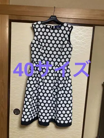 FOXEY 도트 무늬 슬리브리스 원피스