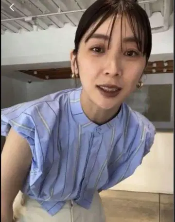 새상품급 퍼프 숄더 컴팩트 셔츠 투데이풀