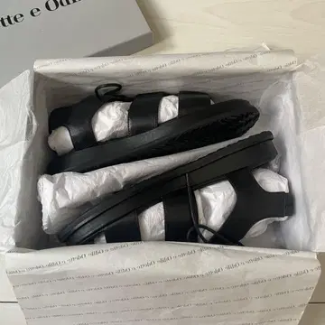 미사용 새상품 오데트 에 오딜 샌들 24cm