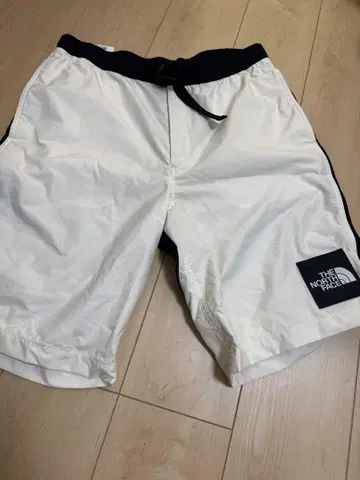 노스페이스 화이트 숏 팬츠 M
