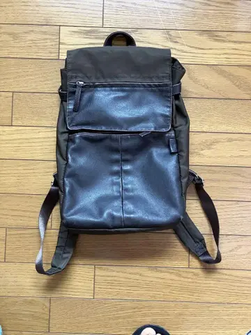 브라운 플랩 백팩