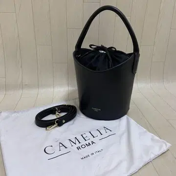 카멜리아 로마 레더 버킷 백