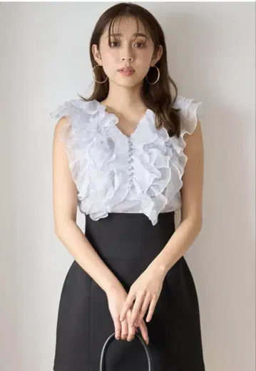 슬리브리스 프릴 블라우스 snidel