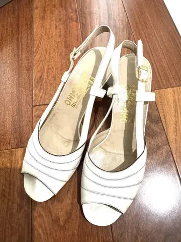 페라가모 화이트 오픈토 샌들 화이트 24cm