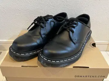 Dr. Martens 블랙 가죽 드레스 신발