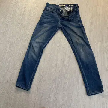 GUESS 슬림 테이퍼드 데님 다크 블루