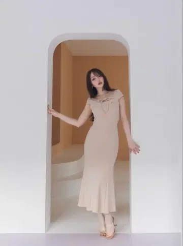 앤드메리 플로라 바디 드레스 베이지