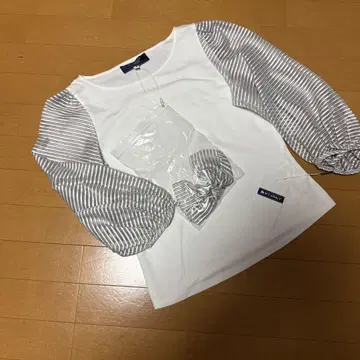엠즈 그레이시 미사용 새상품 택 포함 화이트 벌룬 슬리브 티셔츠
