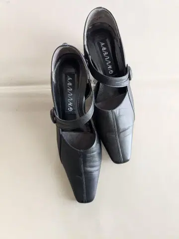 GALLERY 블랙 스트랩 힐