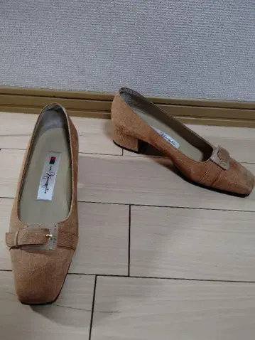 긴자 카네마츠 펌프스 스웨이드 베이지 스퀘어토