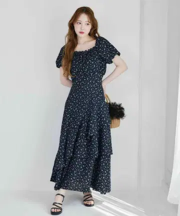 NICE CLAUP 일레헴 티어드 롱 원피스