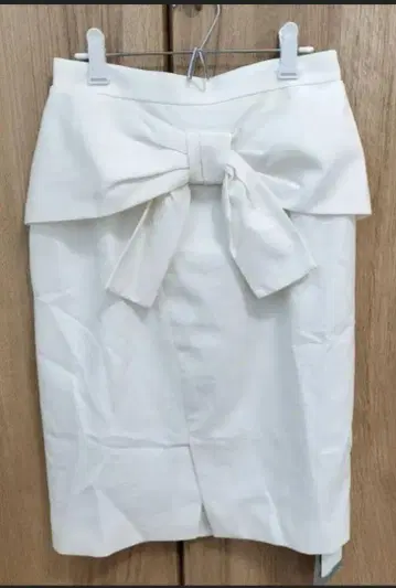 새상품 택 포함 리랜드트루 리본 깔끔한 타이트 스커트 데이트 의류