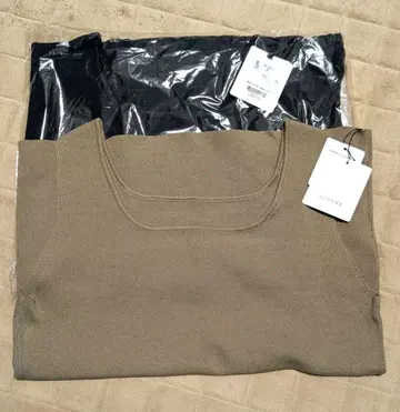 미사용 새상품 CLOCHE 스퀘어 탱크탑 베이지 레레레
