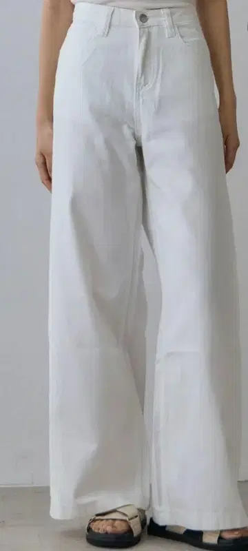 ESICA 화이트 와이드 팬츠 빨간색 벨트 포함