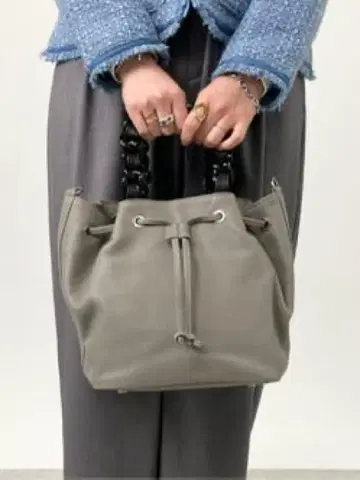 타마미 와타나베 소가죽 엠보 복조리형 2웨이 백 "스크런치 버킷"